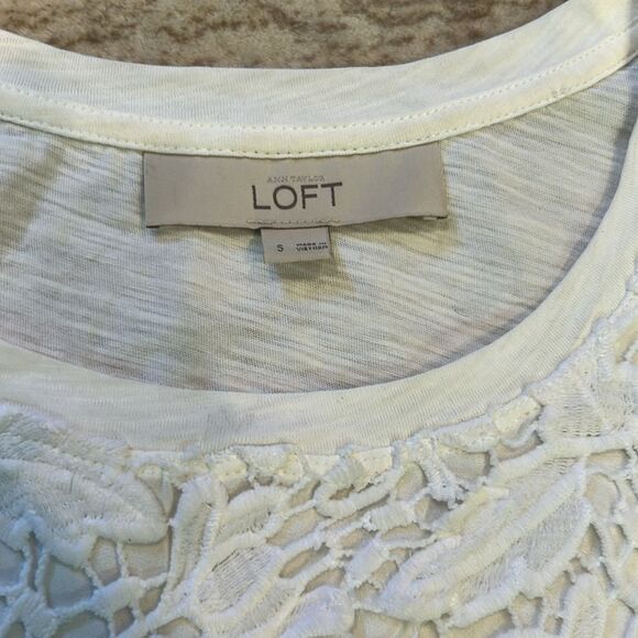 LOFT white Floral Lace Tank Top overlay small - Picture 3 of 9